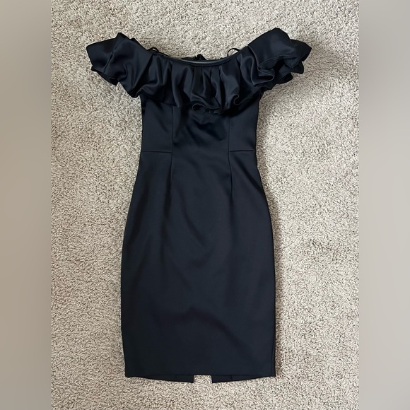 Off The Shoulder Ruffle Dress - Picture 3 of 6